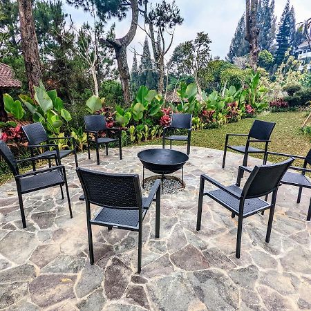 Cottonwood Exclusive Villa @Lembang Asri - Jacuzzi Playground Netflix Billyard Εξωτερικό φωτογραφία