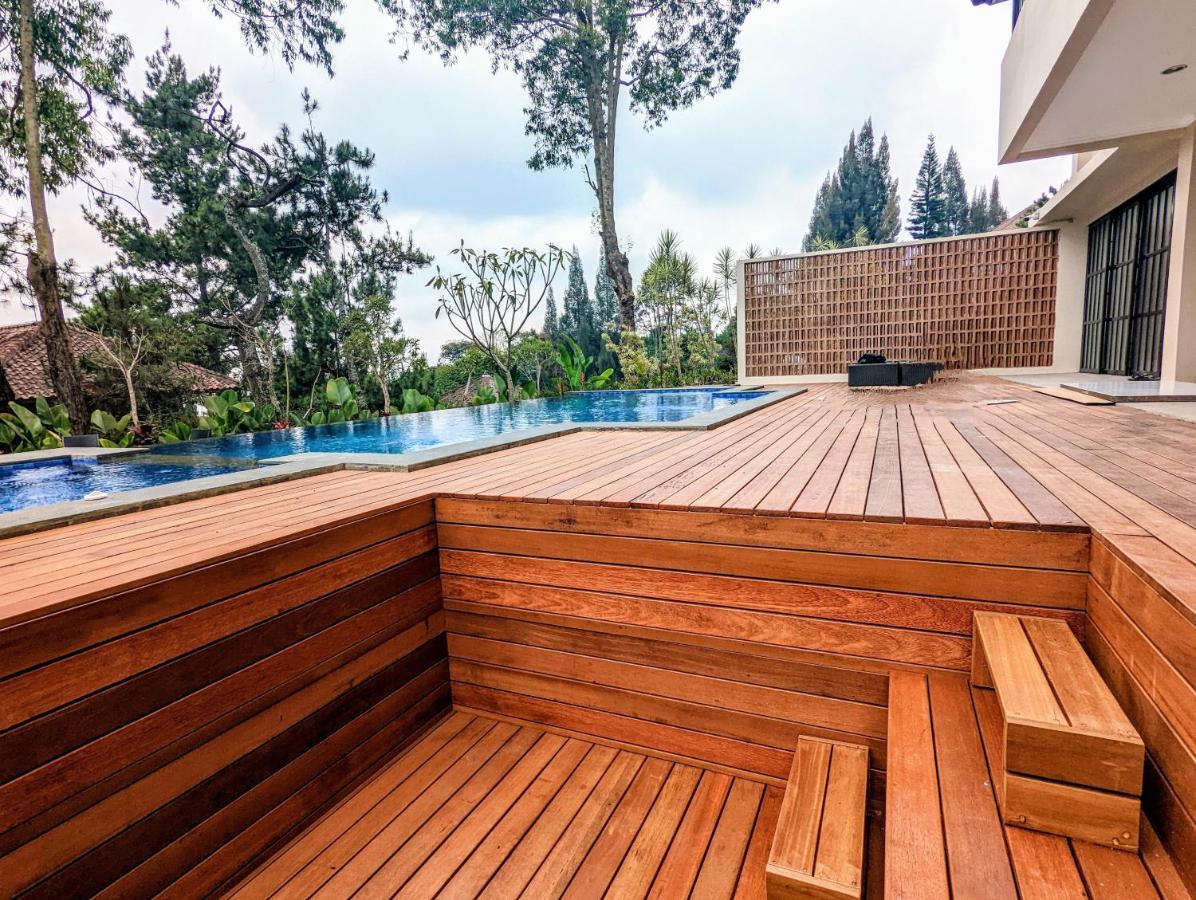 Cottonwood Exclusive Villa @Lembang Asri - Jacuzzi Playground Netflix Billyard Εξωτερικό φωτογραφία