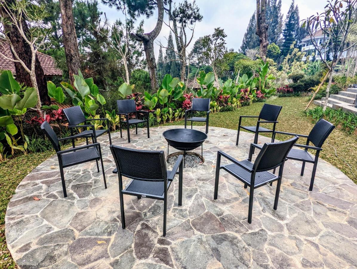 Cottonwood Exclusive Villa @Lembang Asri - Jacuzzi Playground Netflix Billyard Εξωτερικό φωτογραφία